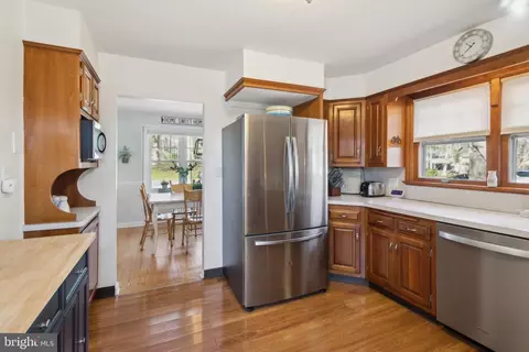 Entry Way - 161 Esplanade Ave, Pitman, NJ 08071 photo 3 of 5
