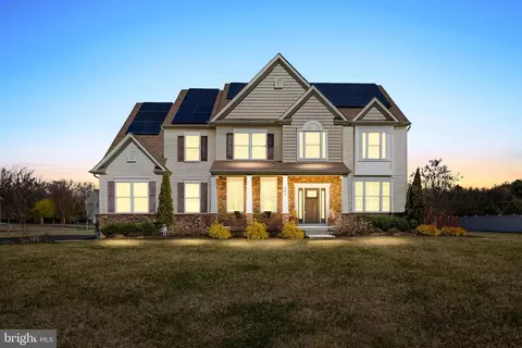 201 Solar Ct, Mullica Hill, NJ 08062