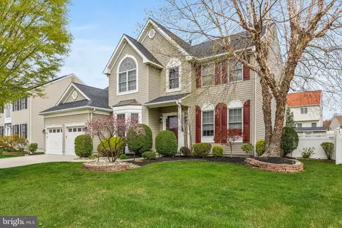 8 Dahlia Rd, Sewell, NJ 08080