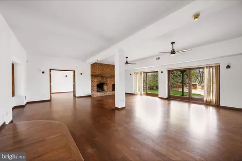 Living - 76 W Tomlin Sta, Mickleton, NJ 08056 photo 4 of 5