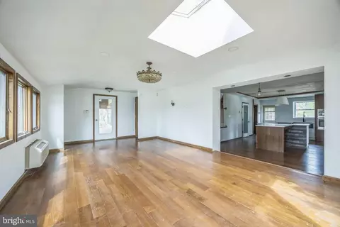 Living - 76 W Tomlin Sta, Mickleton, NJ 08056 photo 3 of 5
