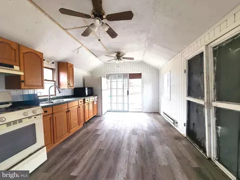 Entry Way - 76 W Tomlin Sta, Mickleton, NJ 08056 photo 4 of 5