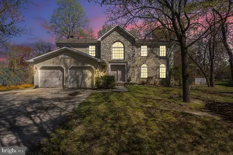 16 Armitage Ct, Sewell, NJ 08080