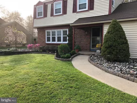925 Doncaster Dr, West Deptford, NJ 08066