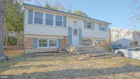 30 Greenbriar Rd, Turnersville, NJ 08012