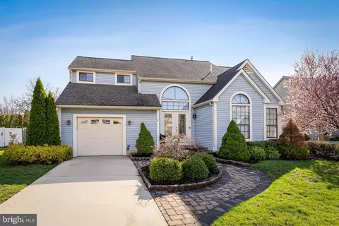 8 Christophers Ln, Glassboro, NJ 08028