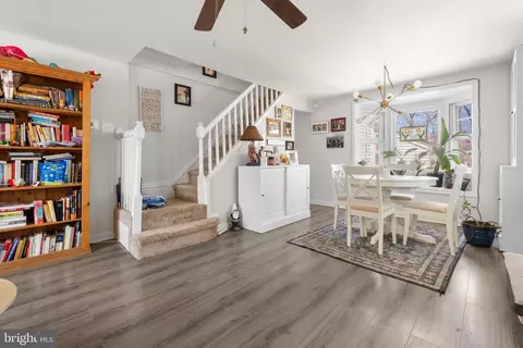 Entry Way - 231 West Ave, Pitman, NJ 08071 photo 3 of 8