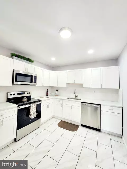 228 E Clayton Ave, Clayton, NJ 08312