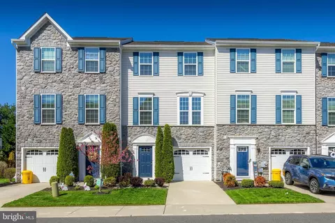 1036 Regency Pl, Sewell, NJ 08080