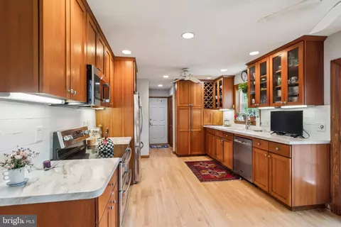 Kitchen - 9 Still Run Dr, Mickleton, NJ 08056 photo 3 of 3