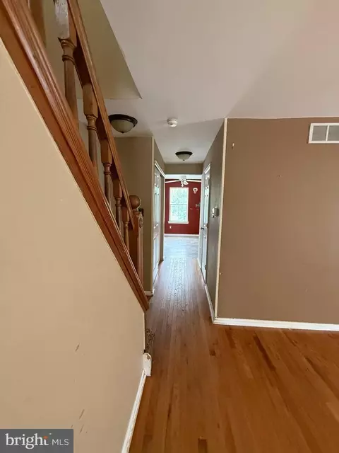 Entry Way - 42 Fourth Ave, Pitman, NJ 08071 photo 2 of 10