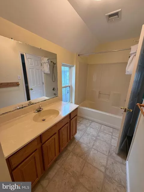 Bath - 42 Fourth Ave, Pitman, NJ 08071 photo 4 of 5
