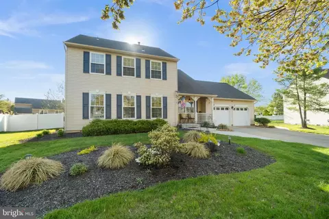 14 Rittenhouse Sq, Sicklerville, NJ 08081