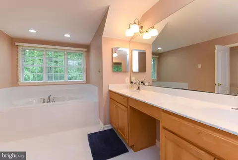 Bath - 31 Millwood Ct, Mickleton, NJ 08056 photo 2 of 3