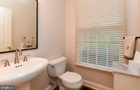 Entry Way - 31 Millwood Ct, Mickleton, NJ 08056 photo 6 of 8