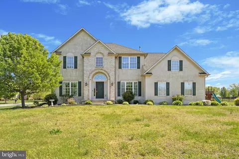 2 Terrys Ter, Woolwich Township, NJ 08085