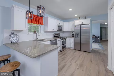 Kitchen - 403 Village Ct, Mickleton, NJ 08056 photo 2 of 2