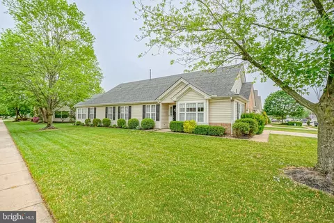 107 Avocet Ln, West Deptford, NJ 08051