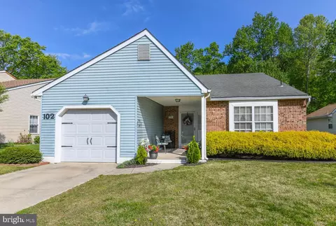 102 Lakebridge Dr, Deptford, NJ 08096