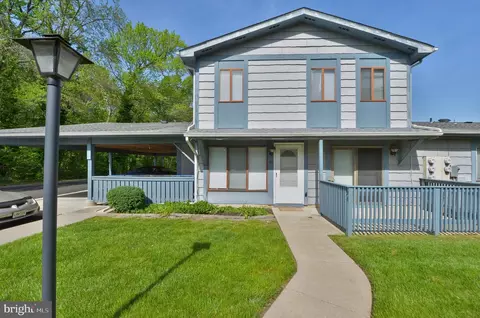 96 Woodway Dr, West Deptford, NJ 08096