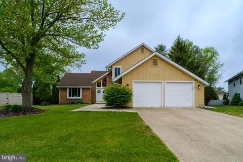 7 Knoll Ct, Sewell, NJ 08080