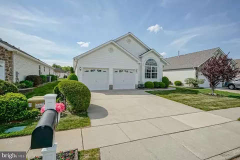 527 Riviera Dr, Williamstown, NJ 08094