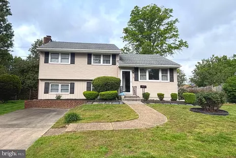 12 Meadow Ln, West Deptford, NJ 08096