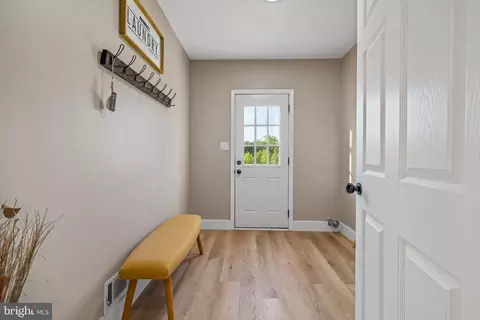 Entry Way - 123 W Tomlin Station Rd, Mickleton, NJ 08056 photo 7 of 13