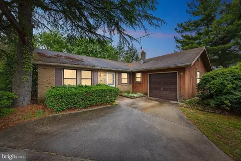 78 Abbington Ln, Sewell, NJ 08080