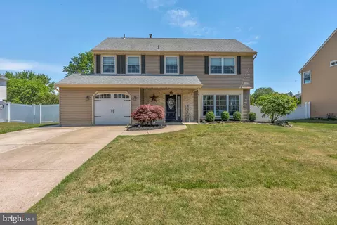 24 Longwood Dr, Sicklerville, NJ 08081