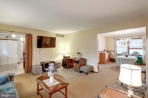 402 Doerrman Dr, Mickleton, NJ 08056 photo 4