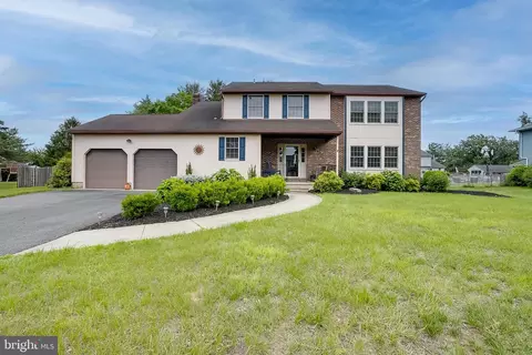 402 Doerrman Dr, Mickleton, NJ 08056