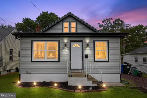 805 N Grove Ave, West Deptford, NJ 08086