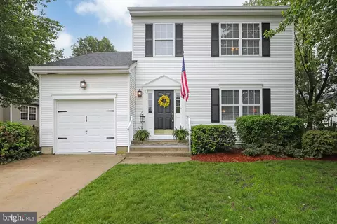 8 Tether Cir, Deptford, NJ 08096