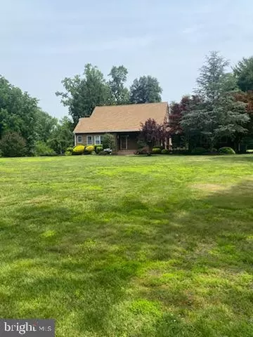 22 Hart Ln, Sewell, NJ 08080