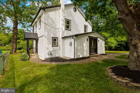 99 Hickory Ave, Mantua, NJ 08051