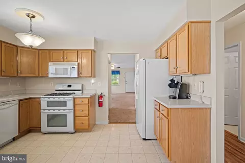 Entry Way - 231 Gaunt Dr, Mickleton, NJ 08056 photo 2 of 4