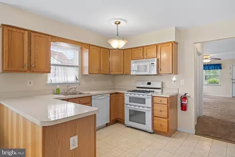 Kitchen - 231 Gaunt Dr, Mickleton, NJ 08056 photo 2 of 2