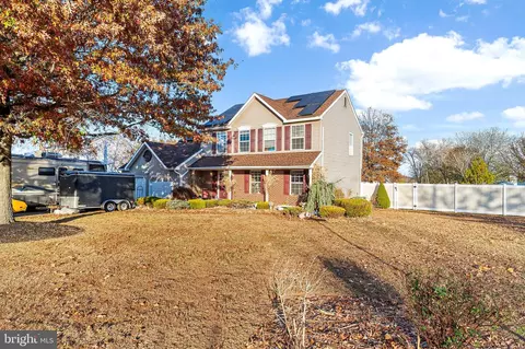 1 Winterberry Pl, Clayton, NJ 08312