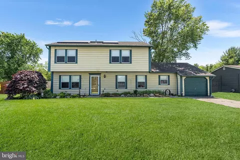 21 Arcturus Dr, Sewell, NJ 08080