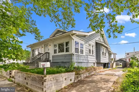 10 Colonial Ave, West Deptford, NJ 08096