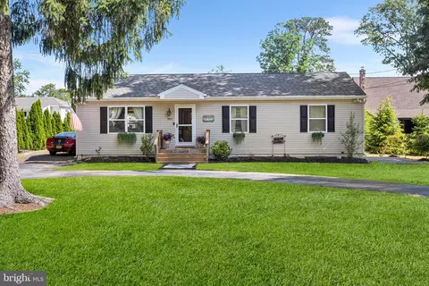 2932 S Shore Dr, Williamstown, NJ 08094