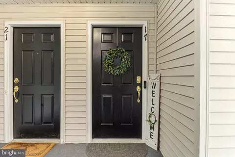 17 Highbridge Ln, West Deptford, NJ 08086
