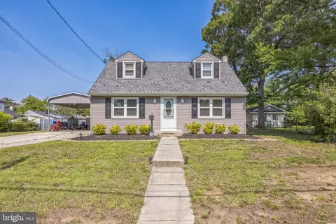 17 S Jefferson Ave, National Park, NJ 08063