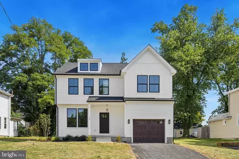 46 Penn St, Woodbury, NJ 08096