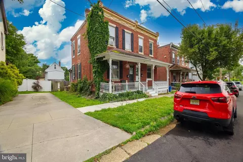 22 Laurel St, Woodbury, NJ 08096