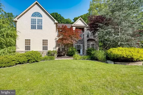 105 Hickory Ct, Mullica Hill, NJ 08062