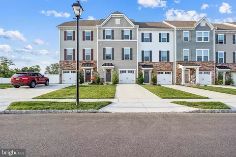 108 Roundstone Run, Woolwich Township, NJ 08085