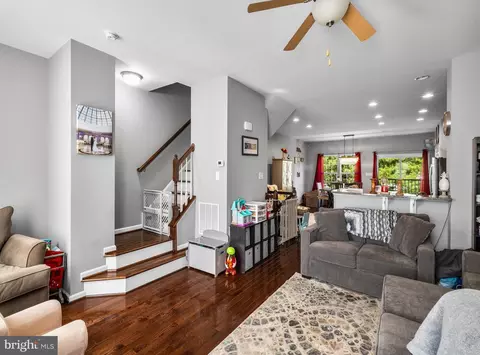 Entry Way - 1032 Regency Pl, Sewell, NJ 08080 photo 3 of 5