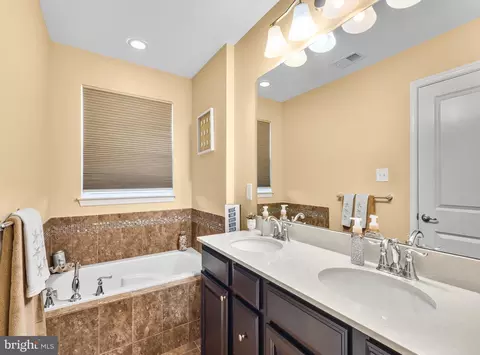 Bath - 1032 Regency Pl, Sewell, NJ 08080 photo 1 of 1
